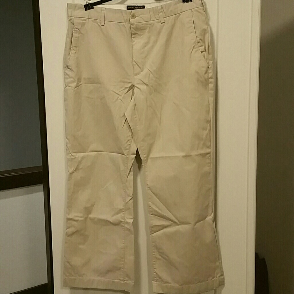 Banana Republic cream khaki